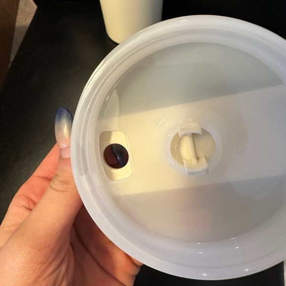 Stanley 40 Oz Travel Quencher BNWT - Picture 3 of 9